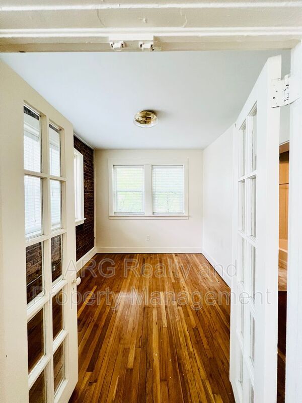 Photo - 373 Moreland Ave NE