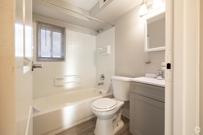 1BR, 1 BA - 566SF - Bathroom