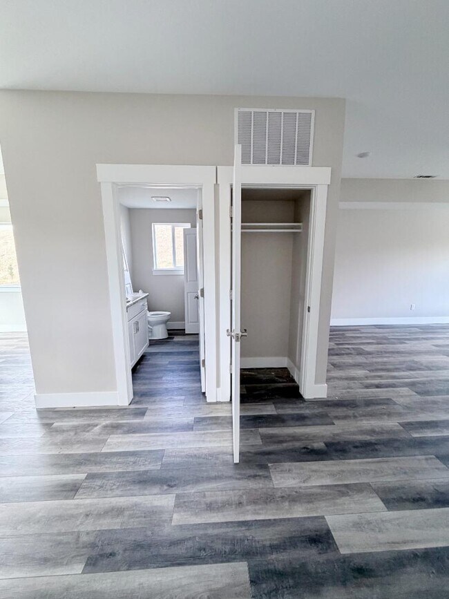 Photo - 7212 Shaver Dr