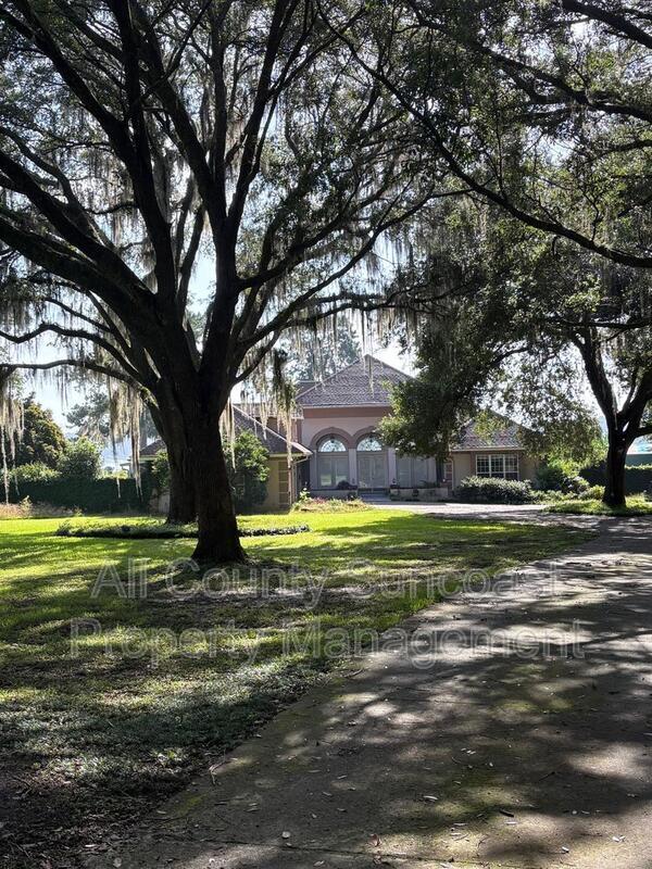Building Photo - 2600 Lucerne Dr