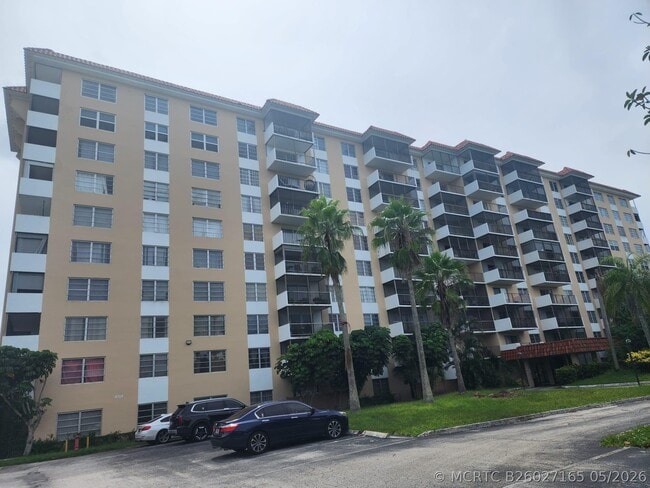 Building Photo - 4174 Inverrary Dr Unit 811
