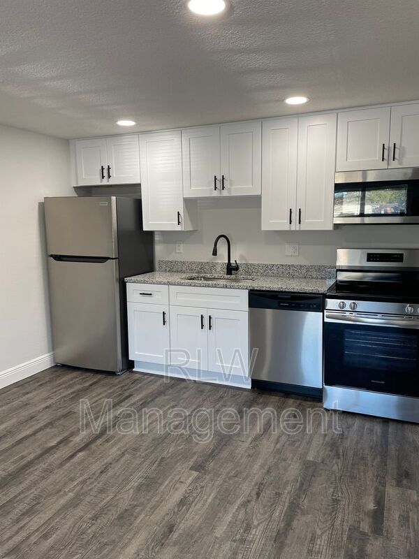 Building Photo - 611 Mt Homer Rd Unit Apt 48