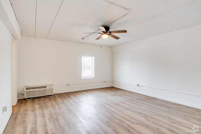 2BR, 1.5BA - 1,050SF - Bedroom