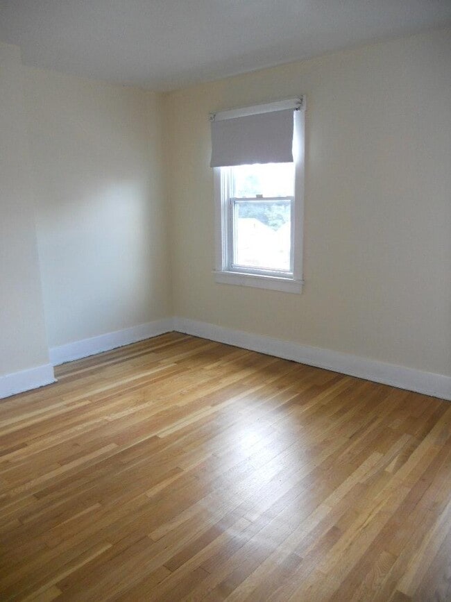 Photo - 940 Mirror St