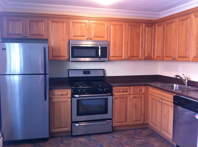 Plenty of cabinets - The Niche at Roman Gardens Apartments
