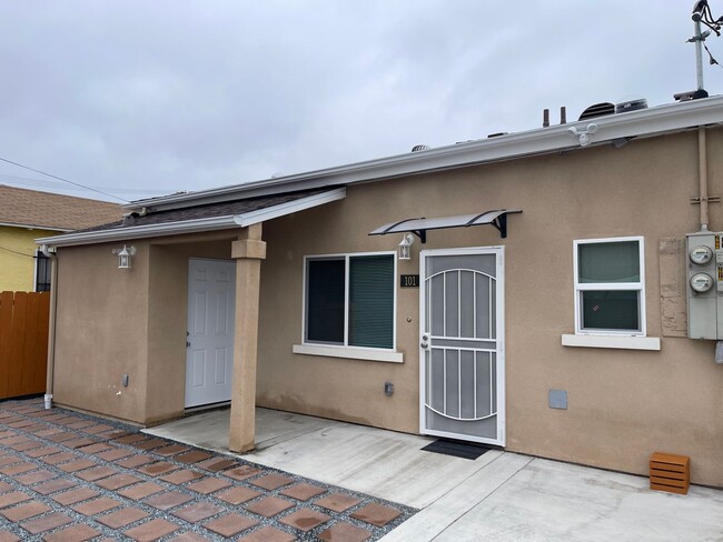 Brand new 1 bedroom 1 bath duplex in San D... - Brand new 1 bedroom 1 bath duplex in San D... House