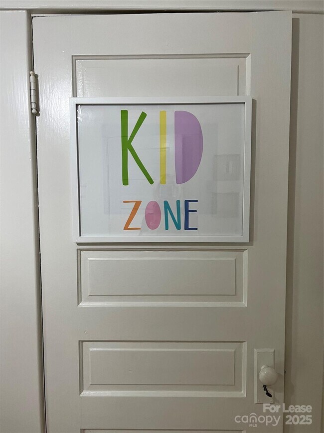 Photo - 2615 Sharon Rd