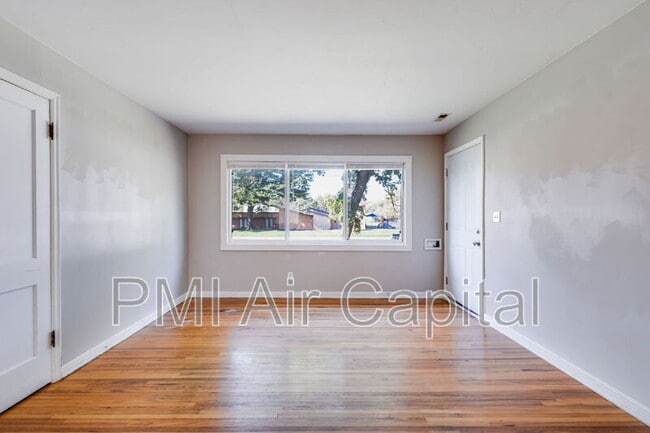Photo - 638 S Woodlawn Blvd
