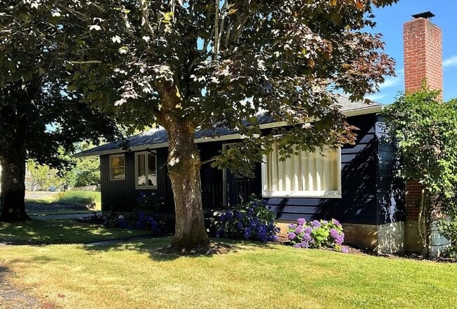 Photo - Charming Maplewood SFH with garden beds, fruit trees and finished basement