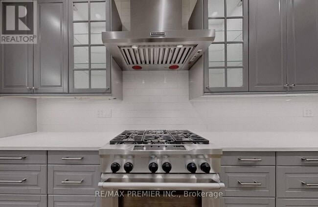 Photo - 422 Lady Nadia Dr