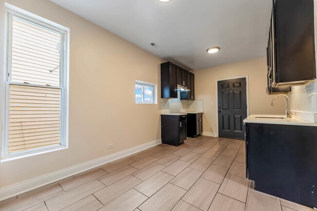 Photo - 6833 S Champlain Ave Unit 2