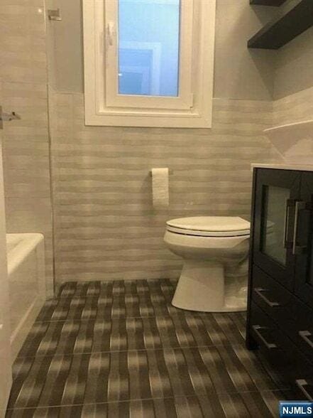 Photo - 143 Market St