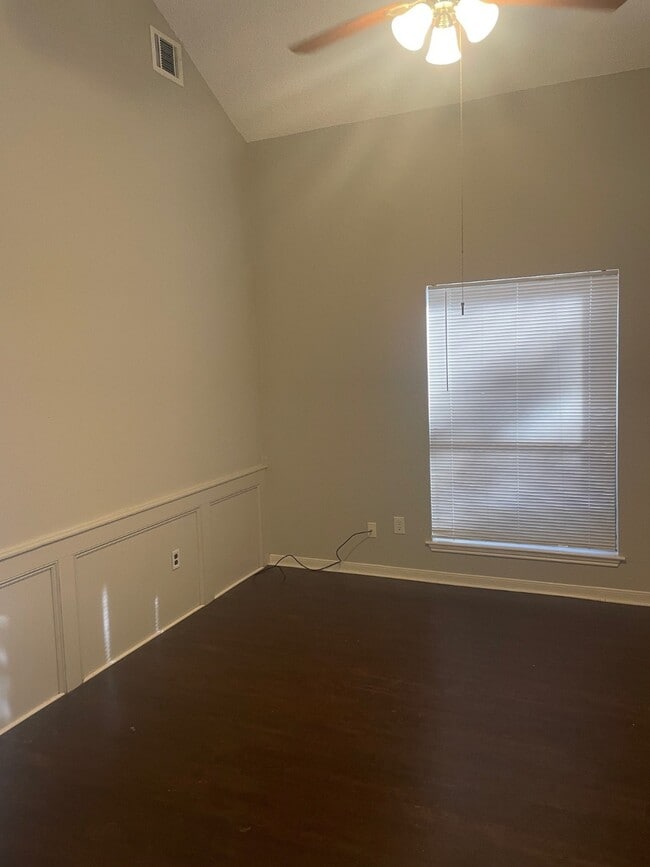 Photo - 10106 Lost Trail St