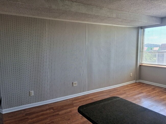 Photo - Fantastic deal on a great location! This studio/1bath is available for EARLY MOVE IN at $1000/month