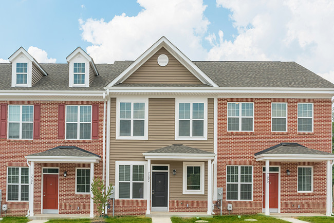 Building Photo - Towns at Woodfield Rental
