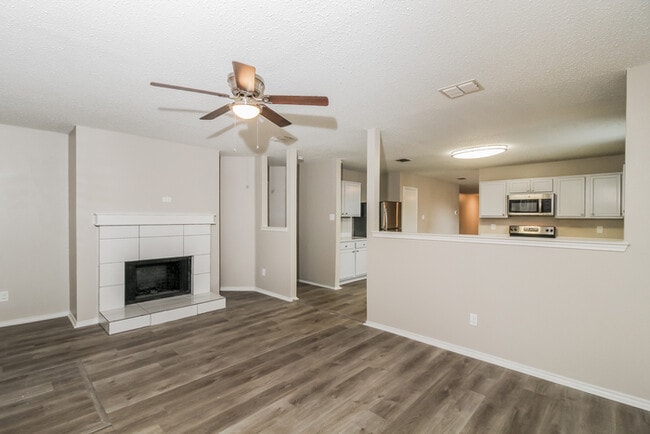 Photo - 16516 Woodside Dr