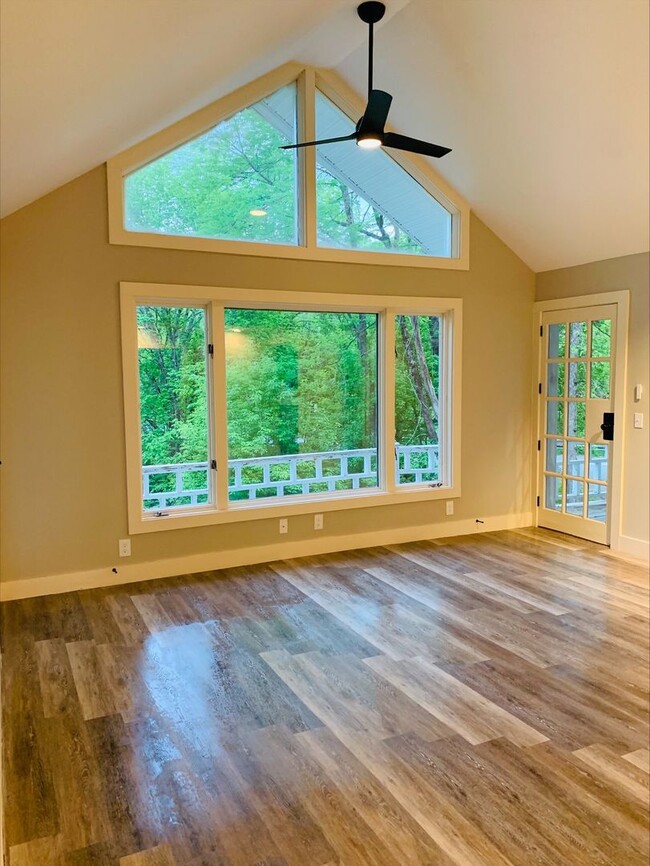 Building Photo - 1398 Quechee-Hartland Rd Unit # 2 Rental