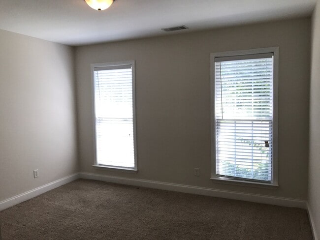 Photo - 819 Maple Dr