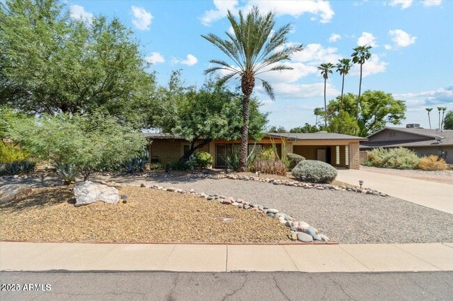 Building Photo - 5838 E Cochise Rd Rental
