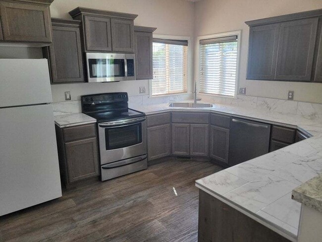 Photo - Great Location! 4 bedroom!