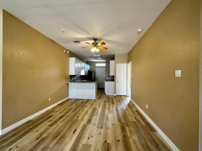 Photo - 4/4 Duplex in the Baylor Bubble!