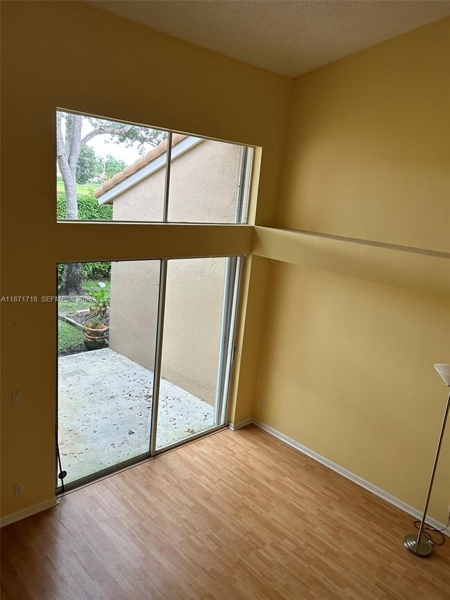 Photo - 15851 SW 10th St