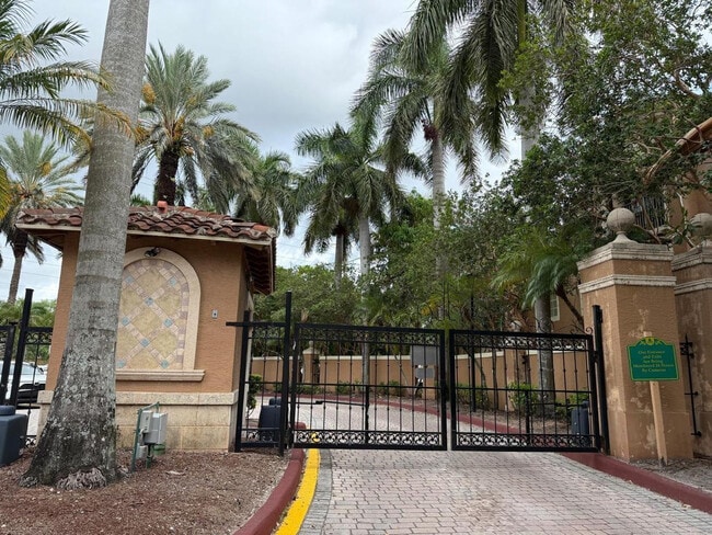 Photo - 4844 State Rd Unit 305