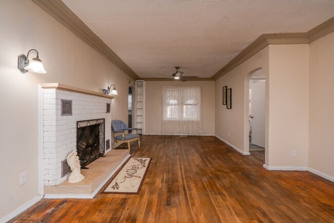 Building Photo - 3 BEDROOM 1 BATHROOM HOUSE FOR RENT