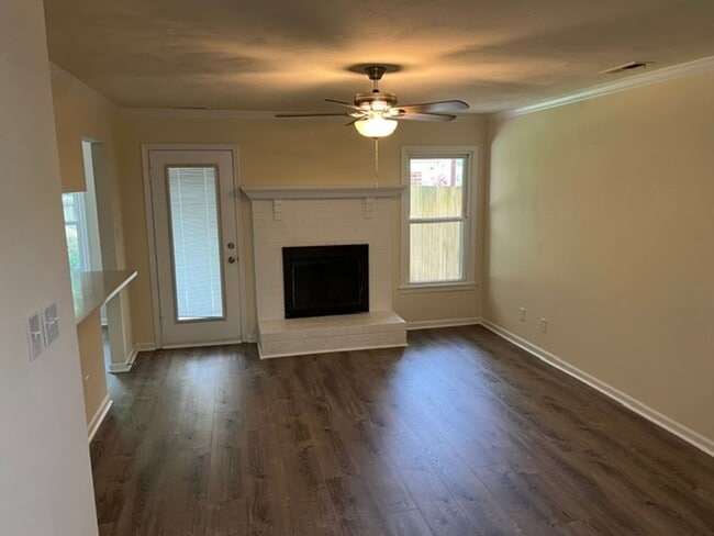 Photo - 1057 Tottenham Ln