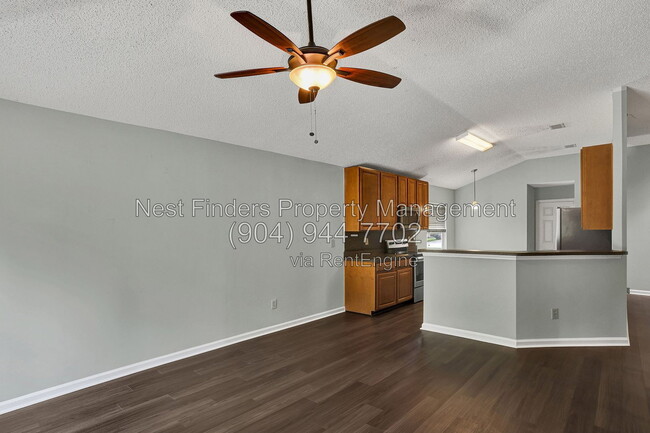 9245 Hawks Run Ln
