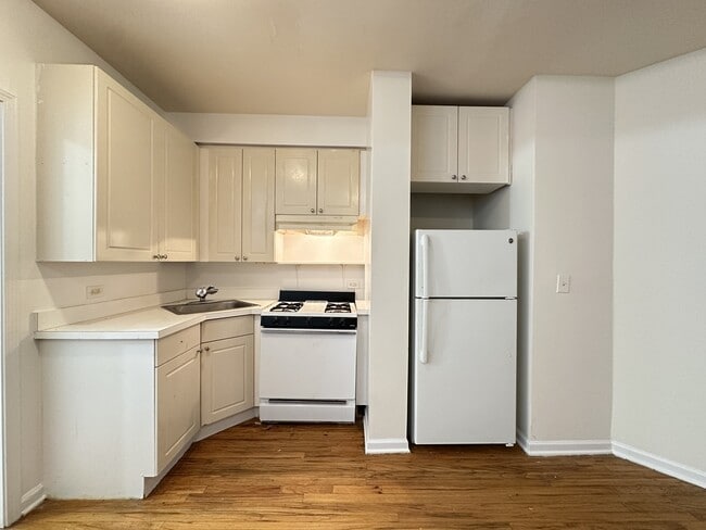 Photo - 909 W Dakin St Unit 011