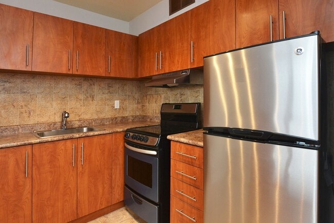 Building Photo - 230 Oak St Unit 705
