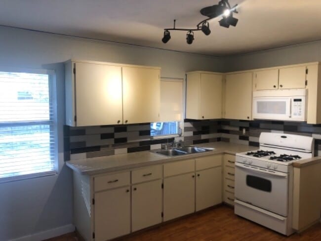 Photo - 157 N Rhodes St