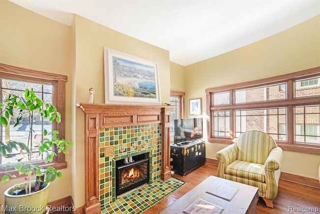 Photo - 356 Ferndale Ave