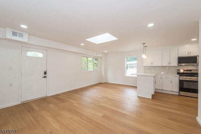 73 Clinton Pl