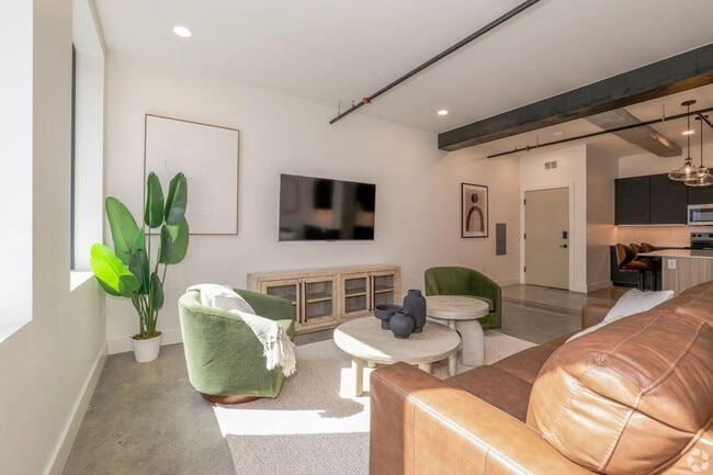 Building Photo - 100 W 5th St Unit ID1322458P