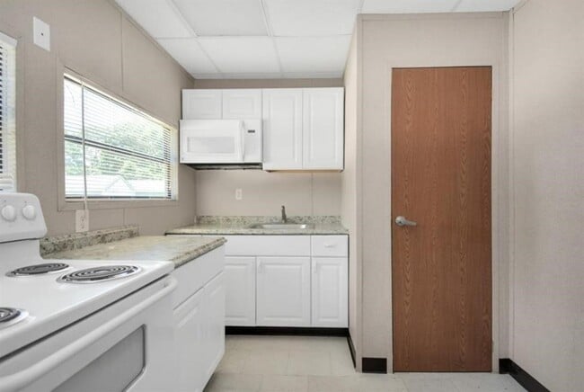 Building Photo - 24467 Linda Ln