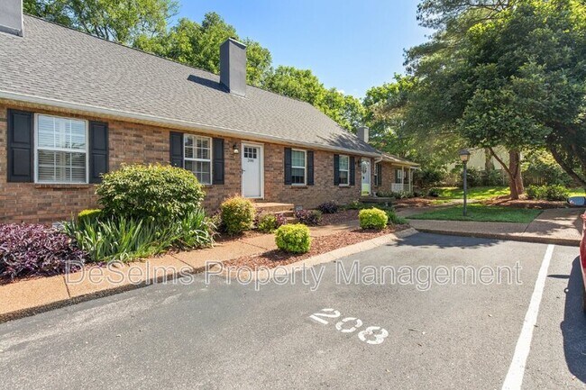 Photo - 208 Cottage Pl