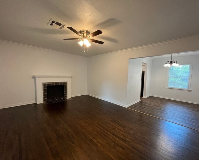 Photo - Adorable 2 bedroom 1 bathroom home with a garage!