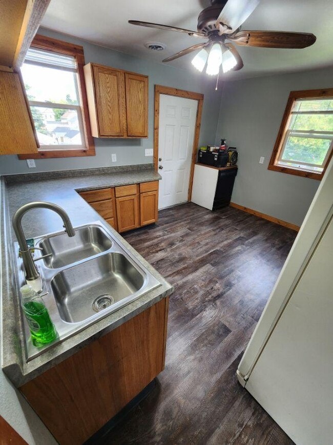 3 bedroom upper - 1224 Saint Clair Ave Unit 1224 A