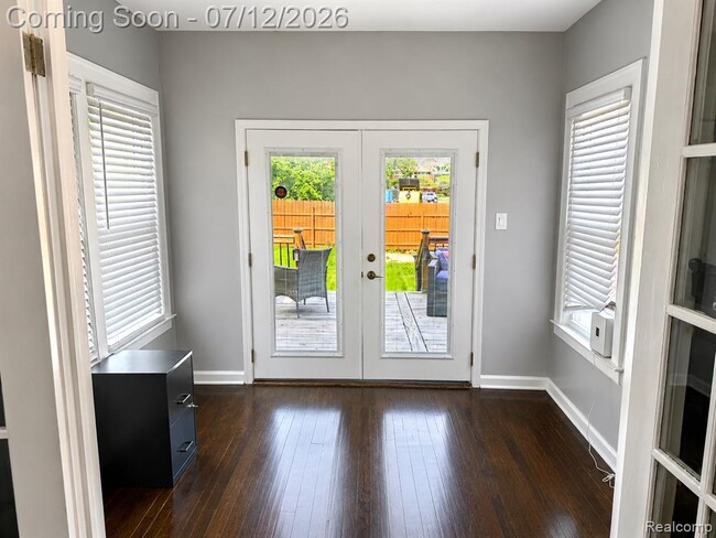 Photo - 7336 Kipling Ave