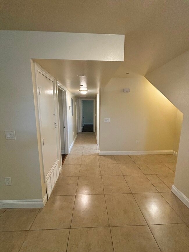 Photo - 702 1/2 W 45th St