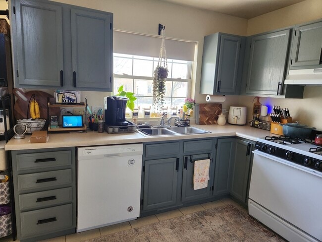 Photo - 100 Lesley Ln