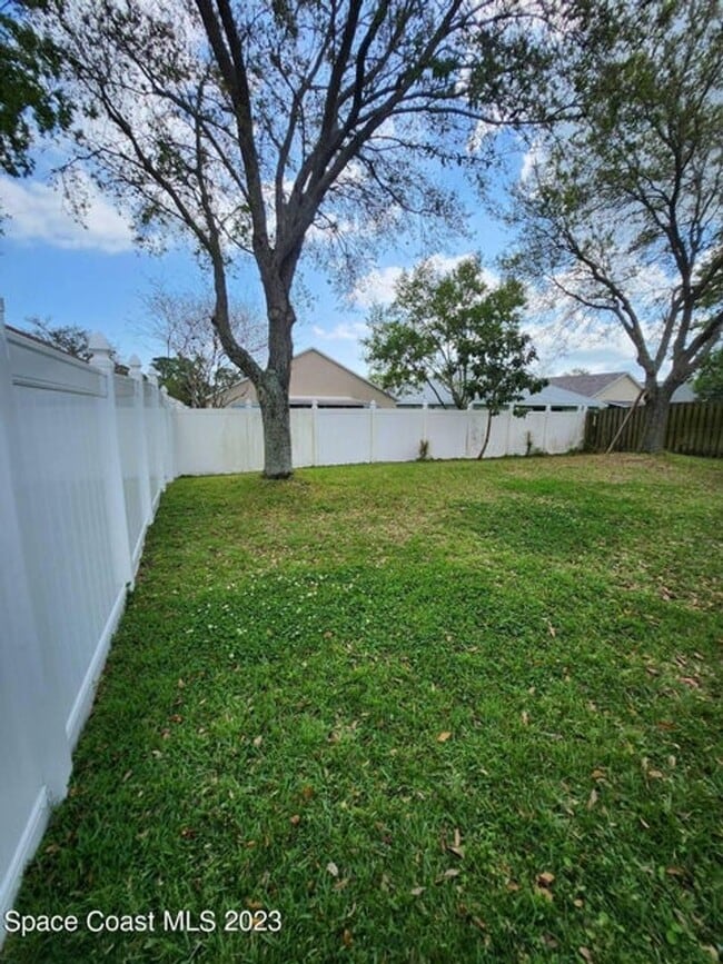 4 BEDRROM HOME IN DESIRABLE AREA IN WEST MELBOURNE - 4 BEDRROM HOME IN DESIRABLE AREA IN WEST MELBOURNE