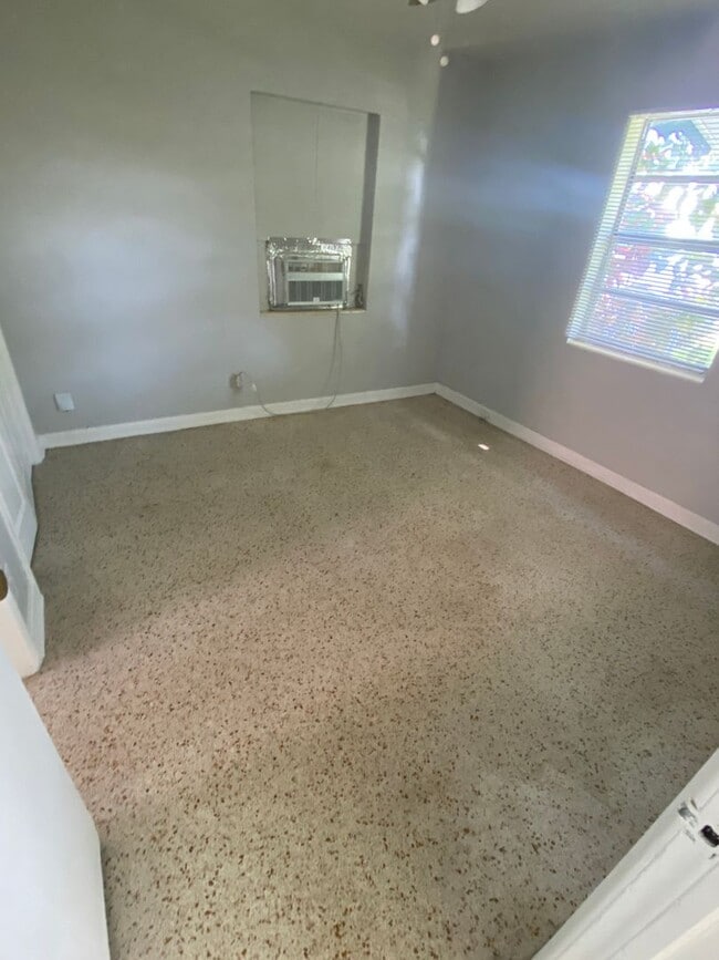 Photo - 711 Gotham Ct Unit B