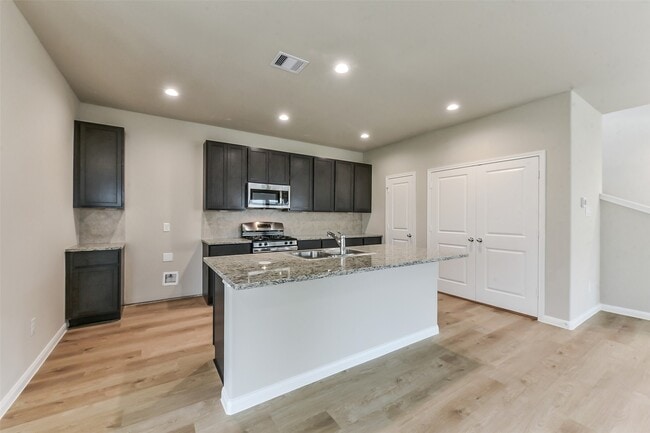 Photo - 3842 Sugardale St