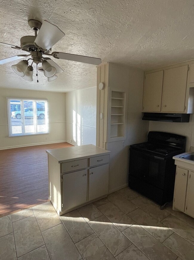 Photo - 4802 39th St