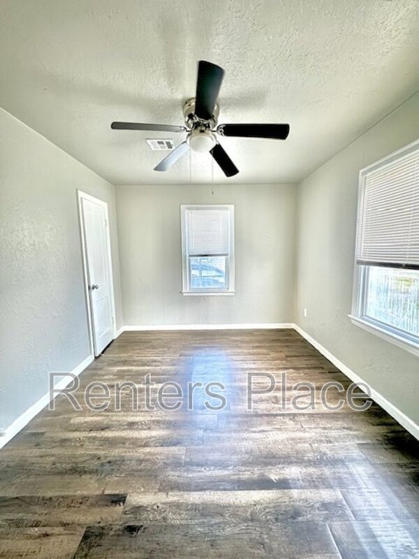 Photo - 224 W Memphis St