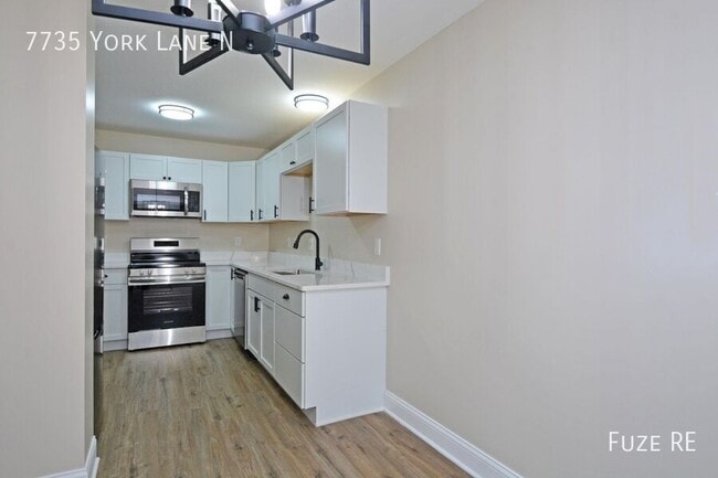 Photo - 7735 York Ln N