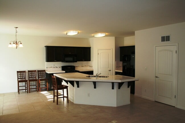 Building Photo - 3 BR 2 Bath in Quiet Subdivision